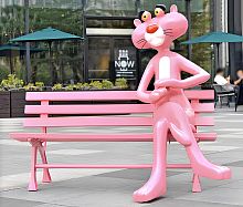 Скамейка со спинкой, уличная, скульптура из стекловолокна "Розовая пантера"